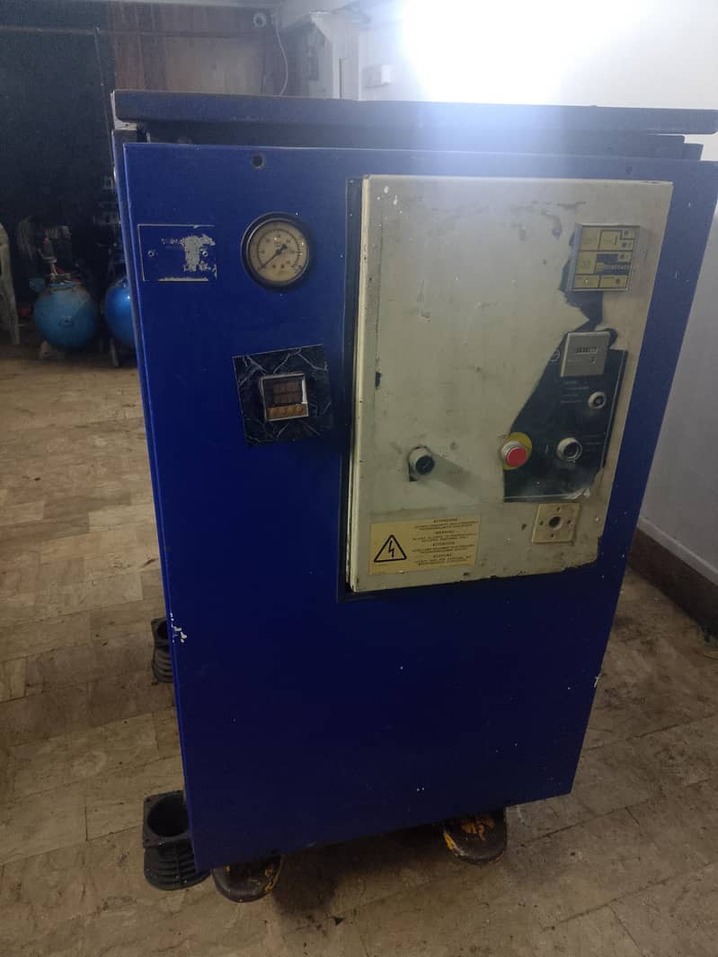 two used screw compressor 9