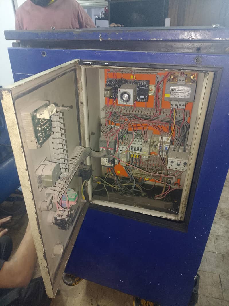 two used screw compressor 10