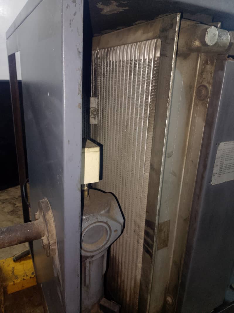 two used screw compressor 18