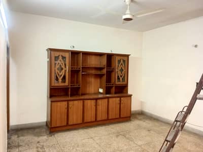 2 BED UPPER PORTION FOR RENT