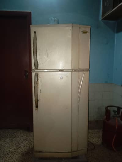 Waves Refrigerator one hand home used condition 10/8