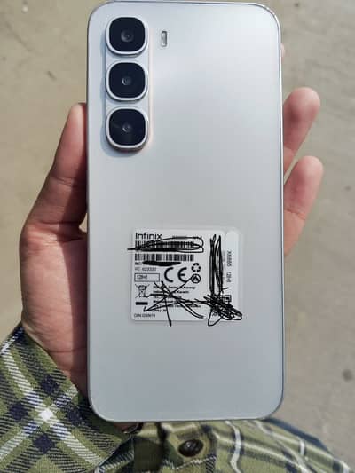 Brend new mobile 10 moths wrantty 8+8/128 i