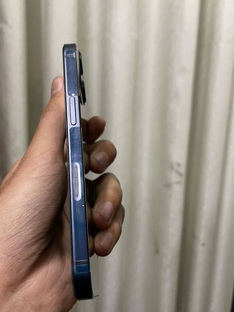 Apple iPhone 13 2