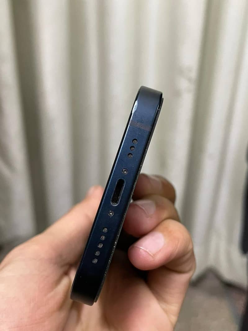 Apple iPhone 13 4