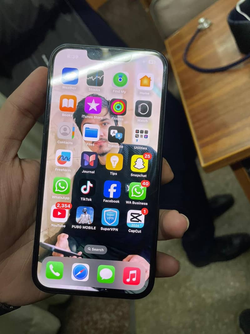 Apple iPhone 13 6
