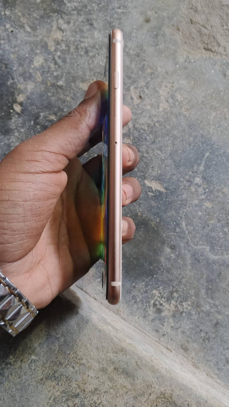 Condition 10/10 iPhone 8 Plus 2