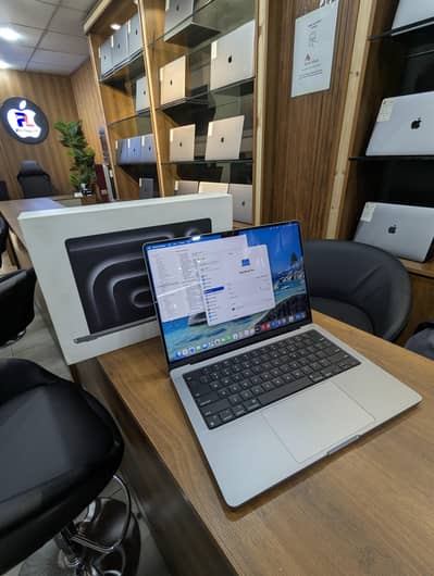 MacBook pro M3 14 inch 10/10 8gb 1TB  best for productive