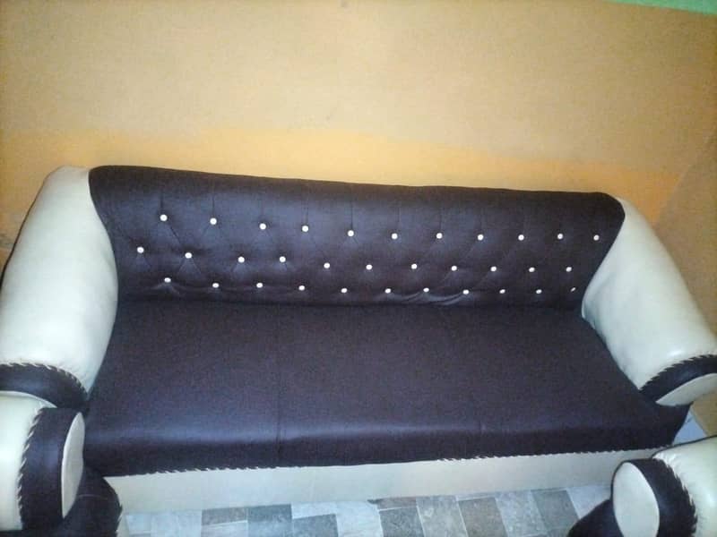 7 setar sofa set plus table 0