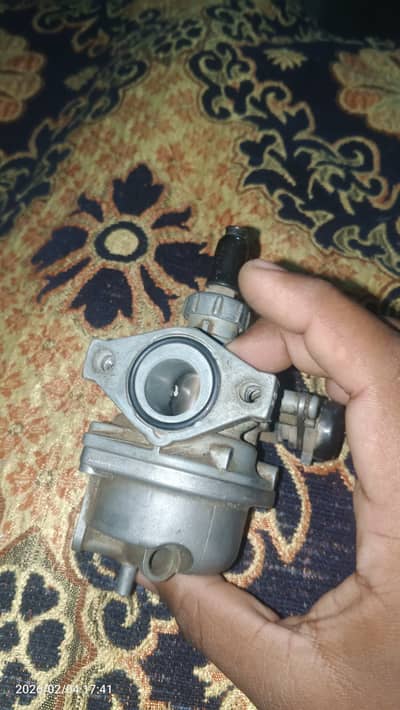 Crown carburetor