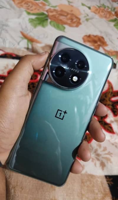 OnePlus 11 (10by10) condition 24gb 512gb storage with 80watt charger