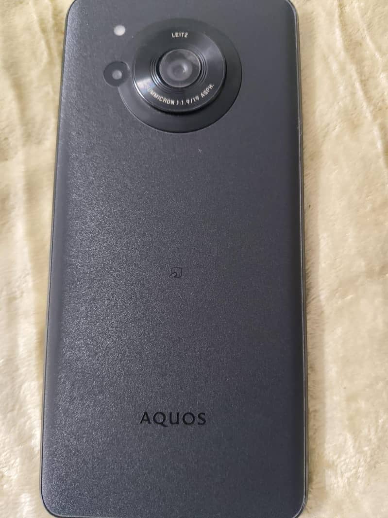sharp aquos r7 1