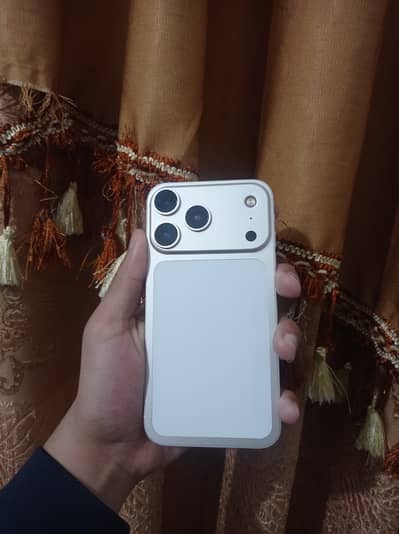 iphone xr into 17 pro