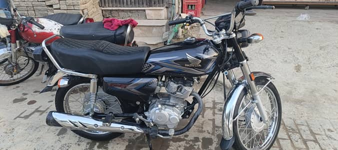 Honda CG 125 1st owner total genion. lush condition