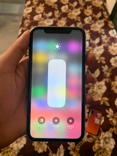 iphone xr all ok 10 by 9.5 ha koi masla nai ha