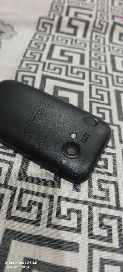 Brand New Kyocera Balmuda smallest phone