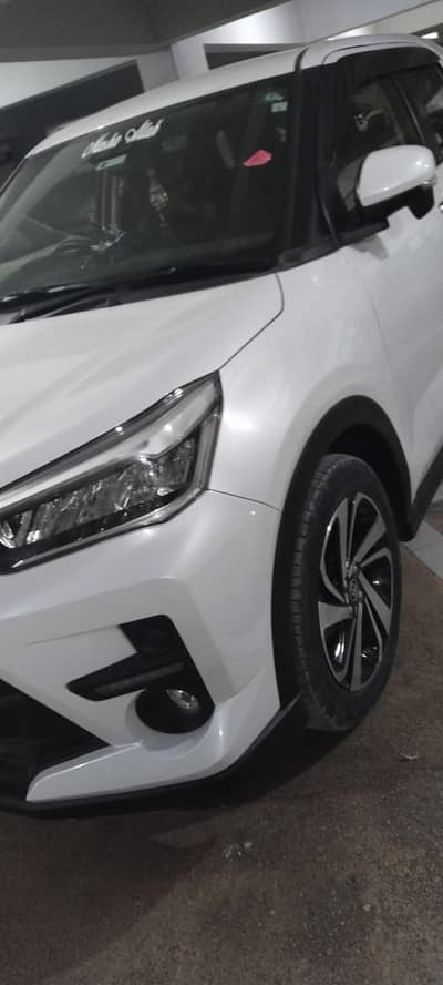 Toyota raize z package white color without 360 camera