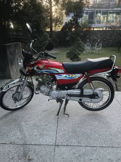 Honda CD70 2024…only 8k mileage. . showroom condition. .