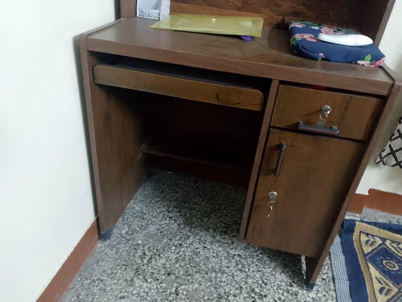 computer table/ Study table 3