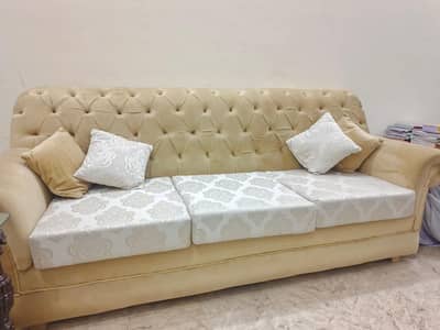 9 seats Brand new condition royal sofa set