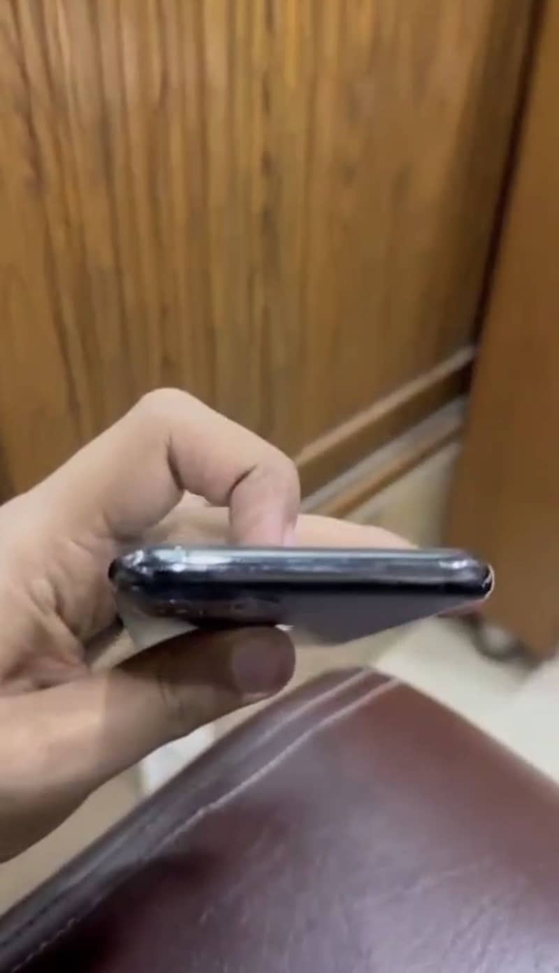 iPhone 11 Pro 1