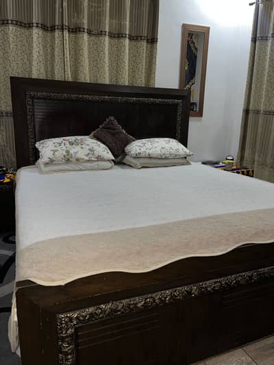 Kind size bed 2 side tables+ dressing table