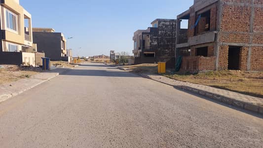 10 Marla Heighted Location Plot Prime Spot In N Block, Bahria Town Phase 8
