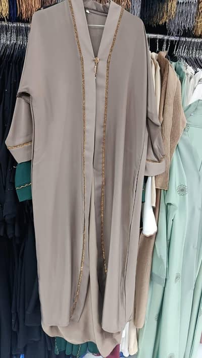Abaya (Selling because of Size Issue)