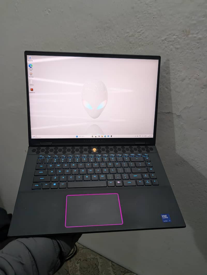 Alienware M16 R2 2