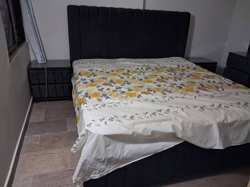 Bed with dressing table 1