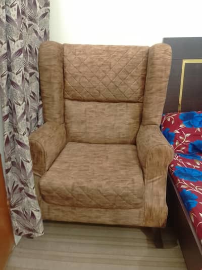 1 seater sofa ( set of 2 ) with cushions (Almost new)