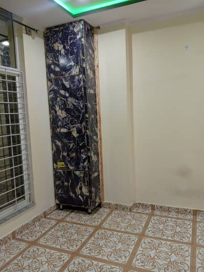 ROOM AVAILABLE FOR RENT