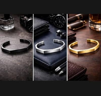 ya metal Kay bracelet hai or ya Mera pass black gold  sliver color hai