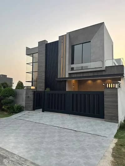 Luxury 10 Marla House For Sale In Top City