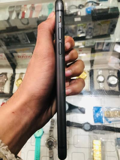 iPhone 11 for Sale – Excellent Condition