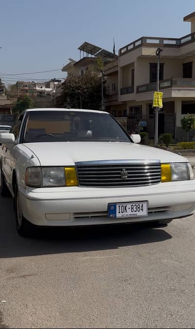 Toyota crown Royal saloon
