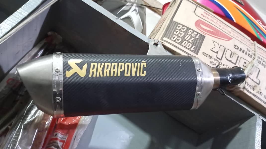 Akrapovic 4