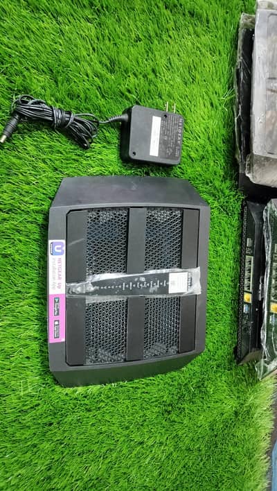 NETGEAR Nighthawk X6S Smart Wi-Fi Router (R8000P) - AC4000 Tri-Band