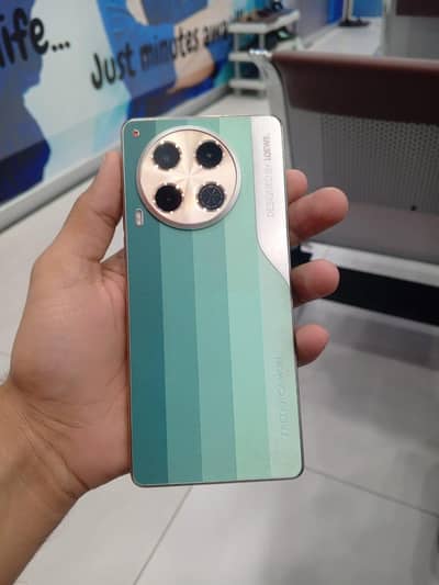 Tecno camon 30 . . 8.256 green