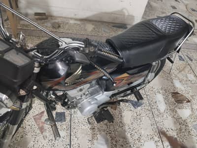 honda 125 black color