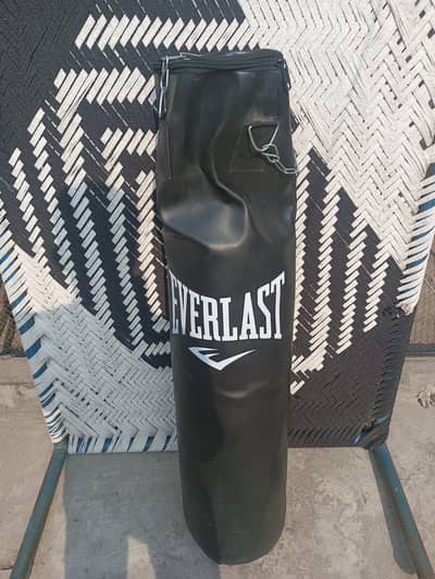 5ft Boxing Bag & Hanging Chain