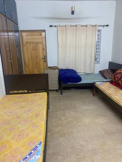 Girls Hostel limited seats available (03100991431)