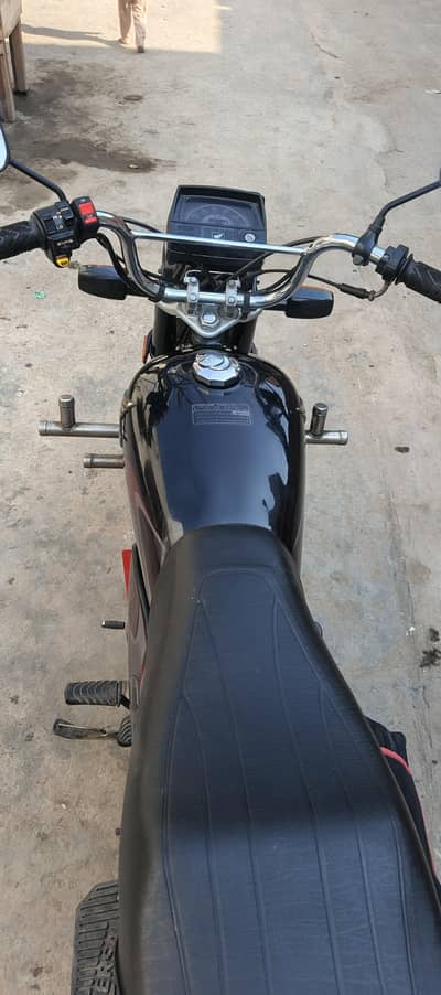 Honda CD 70 2025 black