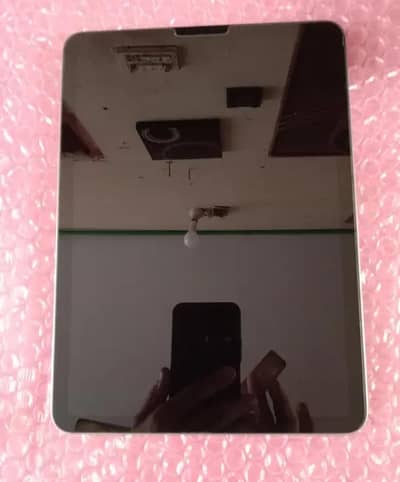 Apple iPad Air 4th 4/64 in not working condition as it available.