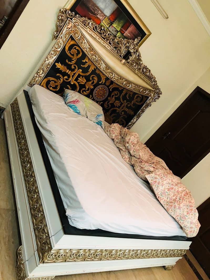 Good condition bed set 4