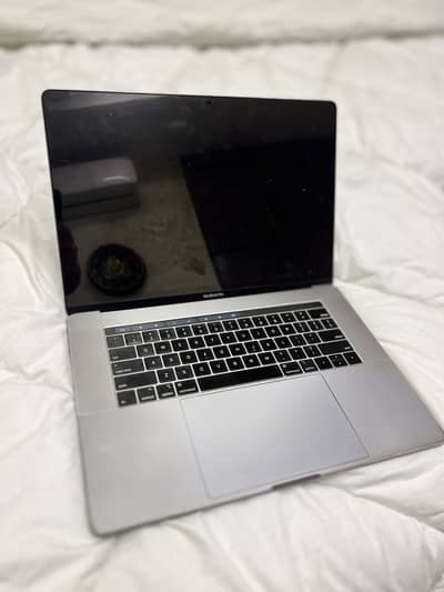 Mackbook Pro 2019 16 Gbram Imported 10/10 condition gwd battery health
