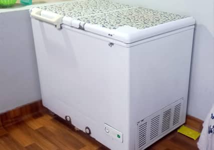 argent selling Haier 2 door deep freezer