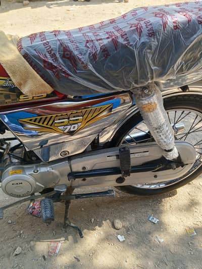 Bike hai bilkul ok condition hai handikaiter or carier bhe h genuine