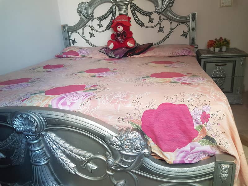 bed set wid side tables 2