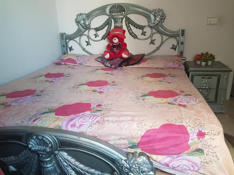 bed set wid side tables 3