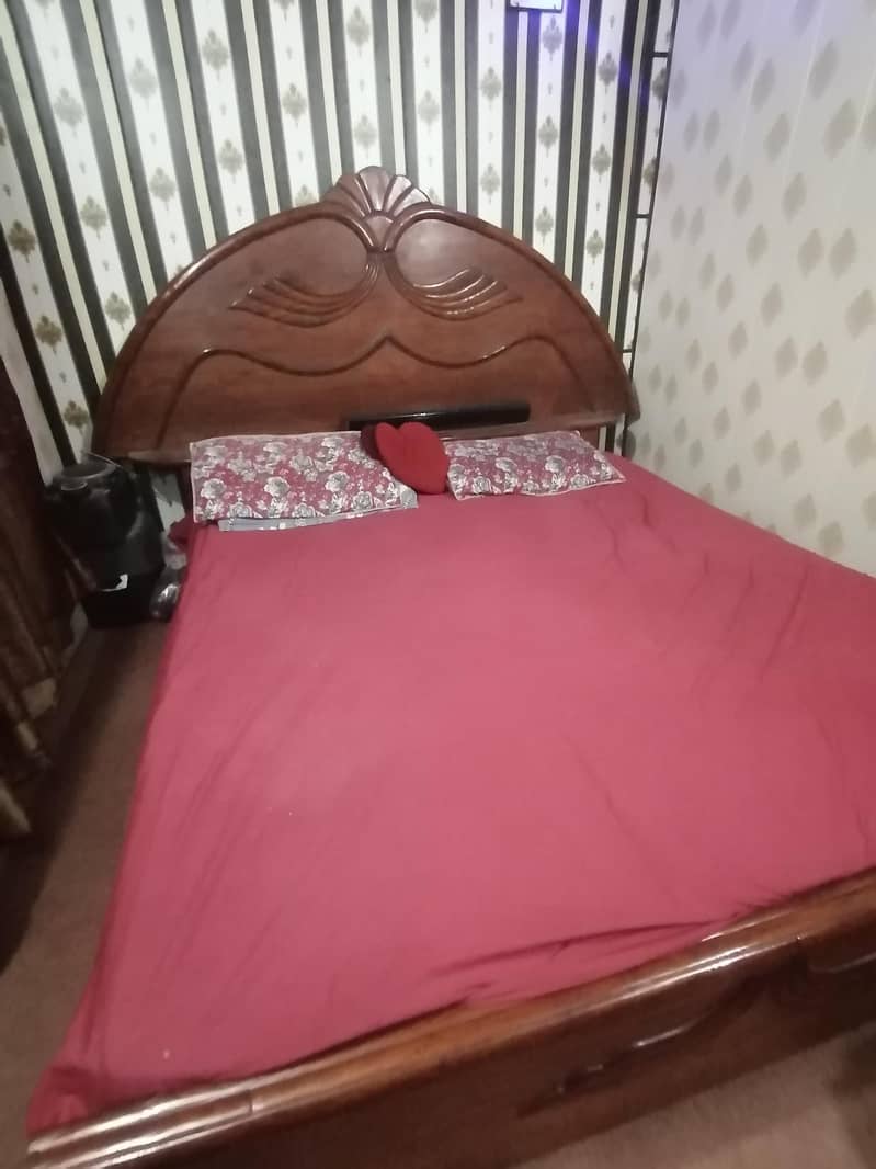 King size bed 3